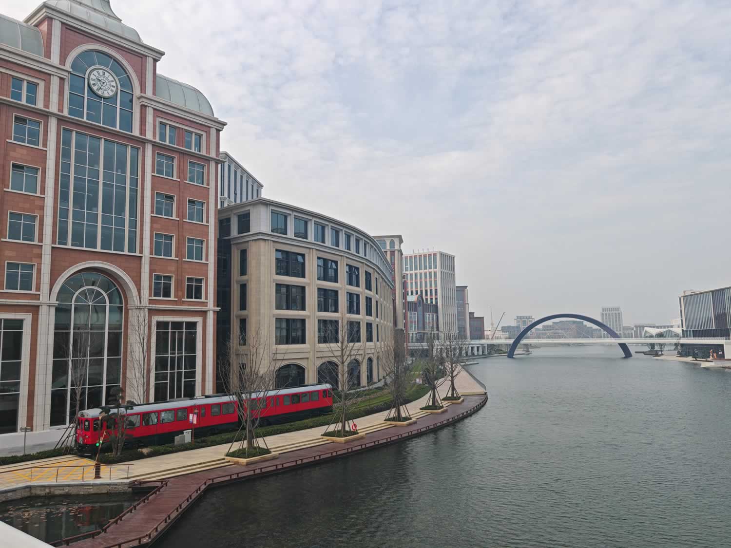 Huawei- Lianqiu Lake