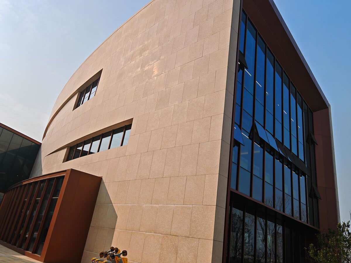 Huawei- Lianqiu Lake