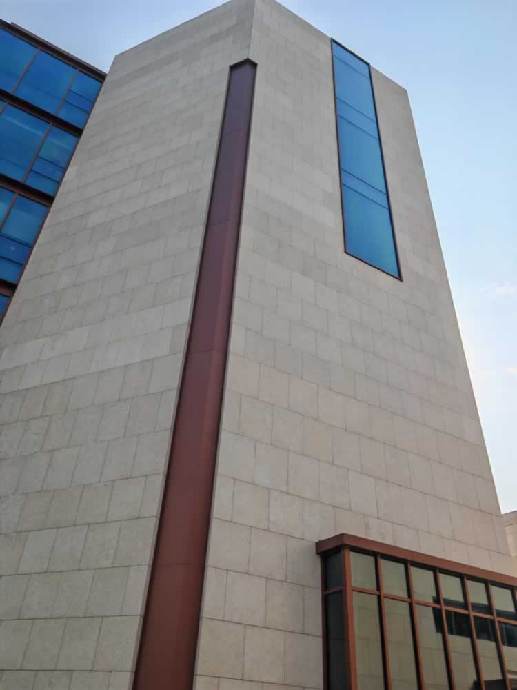 Huawei- Lianqiu Lake